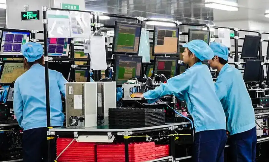Smartphone Manufacturing Workforce Management: Skills at Scale 4 Frontline Employees of the Global Top 5 Smartphone Manufacturer, representing manufacturing workforce management